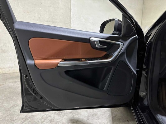 Volvo V60 2.4 D6 Twin Engine Summum 220pk 2015 Plug-In Hybrid, HR-946-F