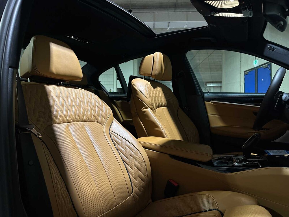 BMW M550i xDrive High Executive G30 462 PS 2018 (Original-NL), RS-253-R