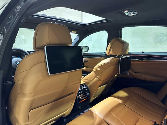 BMW M550i xDrive High Executive G30 462 PS 2018 (Original-NL), RS-253-R