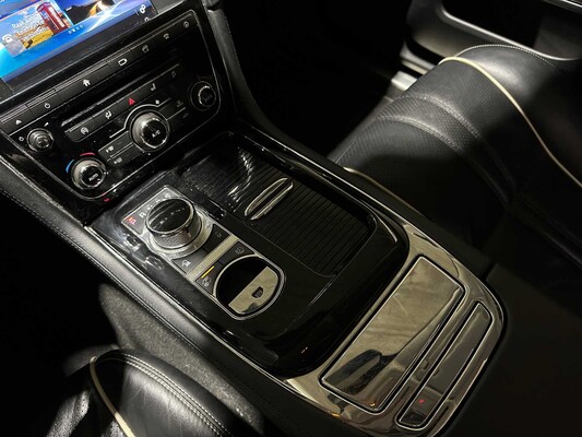 Jaguar XJ 3.0 D Premium Luxury 300 PS 2016, RV-612-X