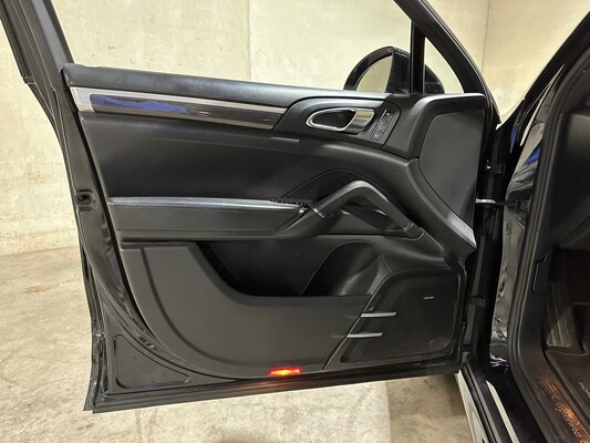 Porsche Cayenne Turbo 4,8 V8 500 PS 2012, 8-SGB-44