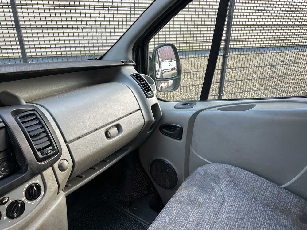 Renault Trafic 2.0 dCi T27 L1H1 Générique 114 PS 2010, 4-VGG-31