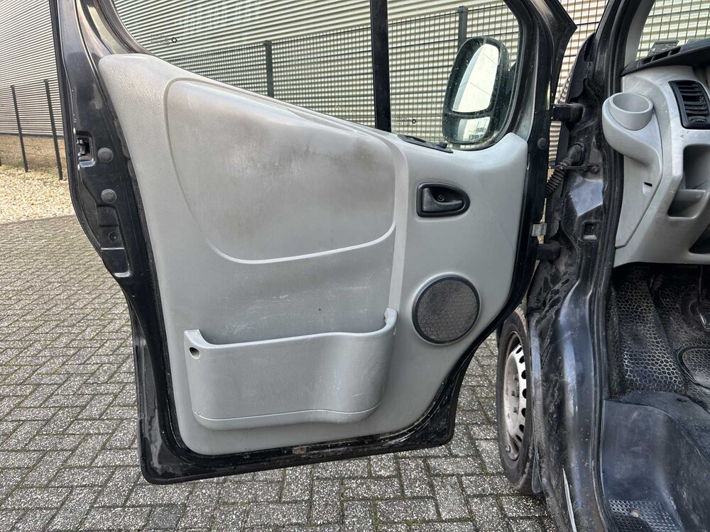 Renault Trafic 2.0 dCi T27 L1H1 Générique 114 PS 2010, 4-VGG-31