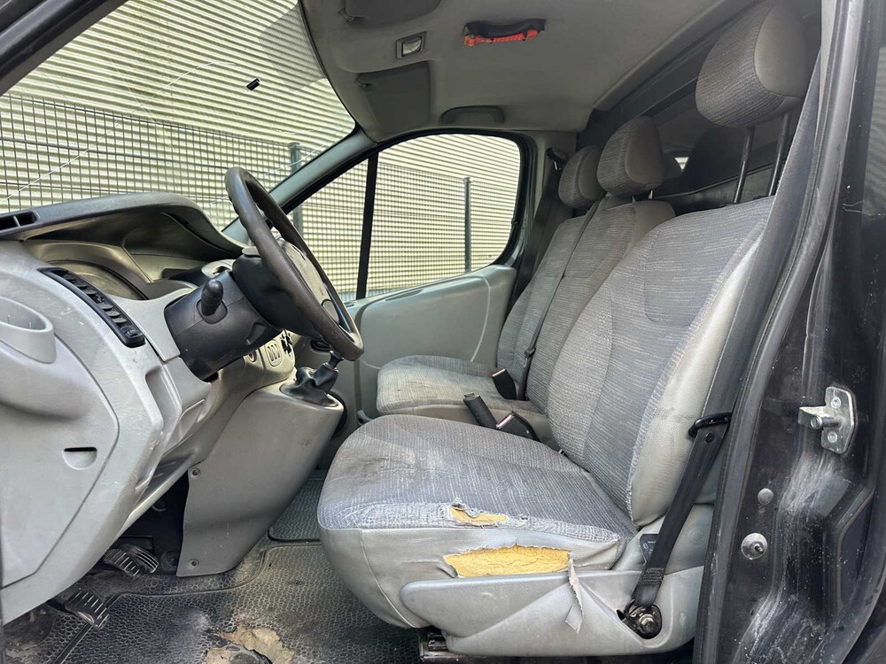 Renault Trafic 2.0 dCi T27 L1H1 Générique 114 PS 2010, 4-VGG-31