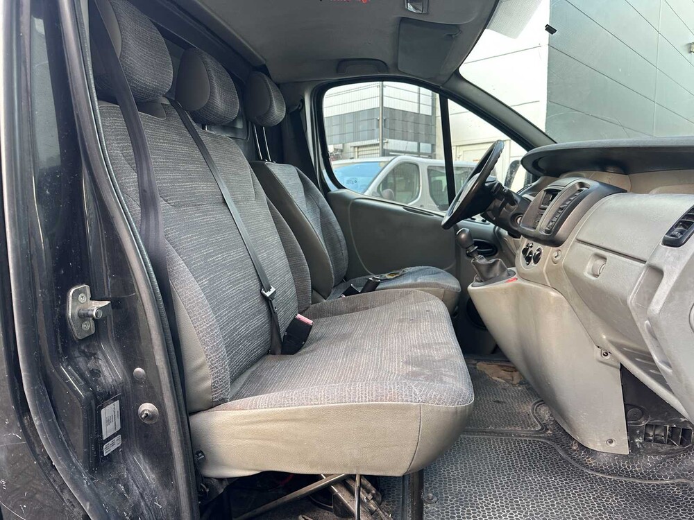 Renault Trafic 2.0 dCi T27 L1H1 Générique 114 PS 2010, 4-VGG-31