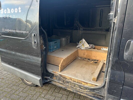 Renault Trafic 2.0 dCi T27 L1H1 Générique 114 PS 2010, 4-VGG-31