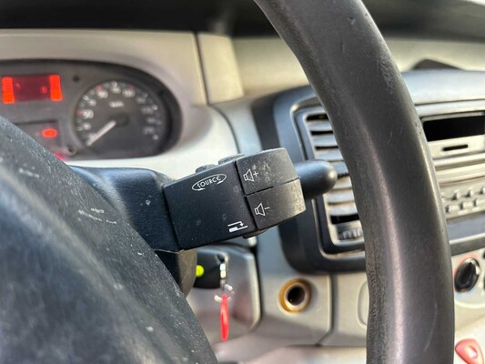 Renault Trafic 2.0 dCi T27 L1H1 Générique 114 PS 2010, 4-VGG-31