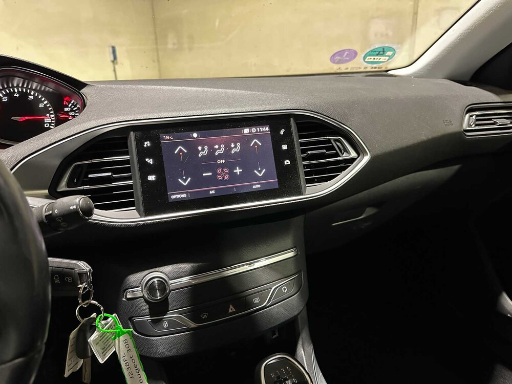 Peugeot 308 SW 1.2 PureTech Blue Lease Premium 131 PS 2020, J-238-FL