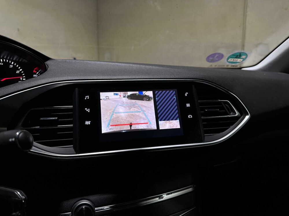 Peugeot 308 SW 1.2 PureTech Blue Lease Premium 131 PS 2020, J-238-FL