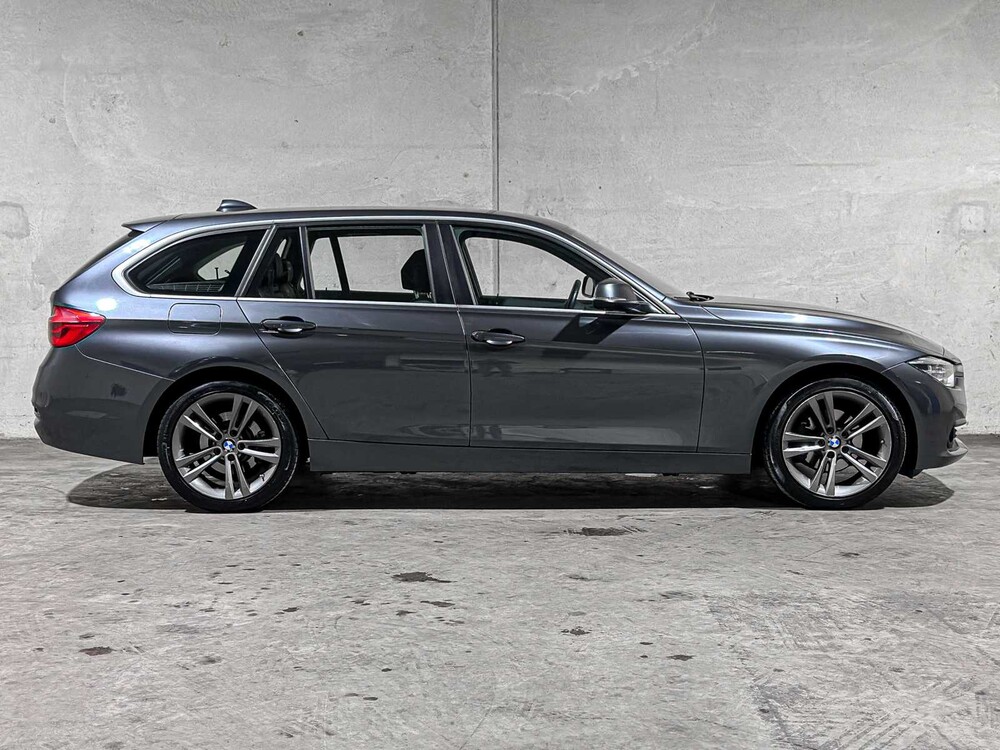 BMW 320i Automatic Centennial High Executive 184 PS 2016 3er Touring, JR-371-D