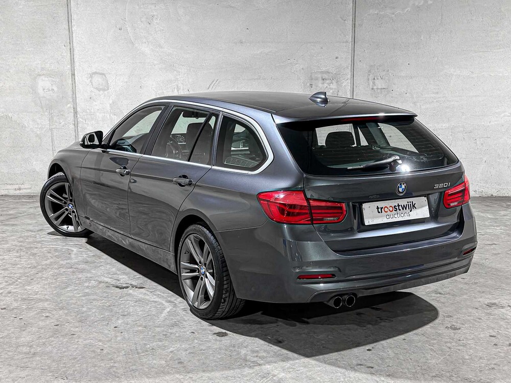 BMW 320i Automatic Centennial High Executive 184 PS 2016 3er Touring, JR-371-D