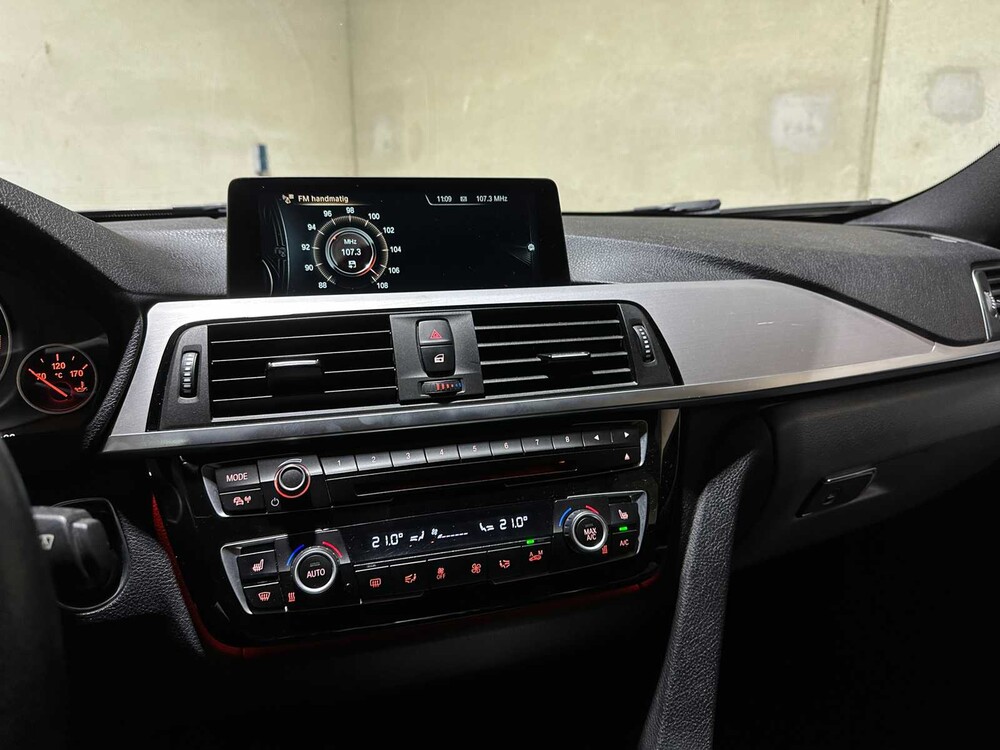 BMW 320i Automatic Centennial High Executive 184 PS 2016 3er Touring, JR-371-D