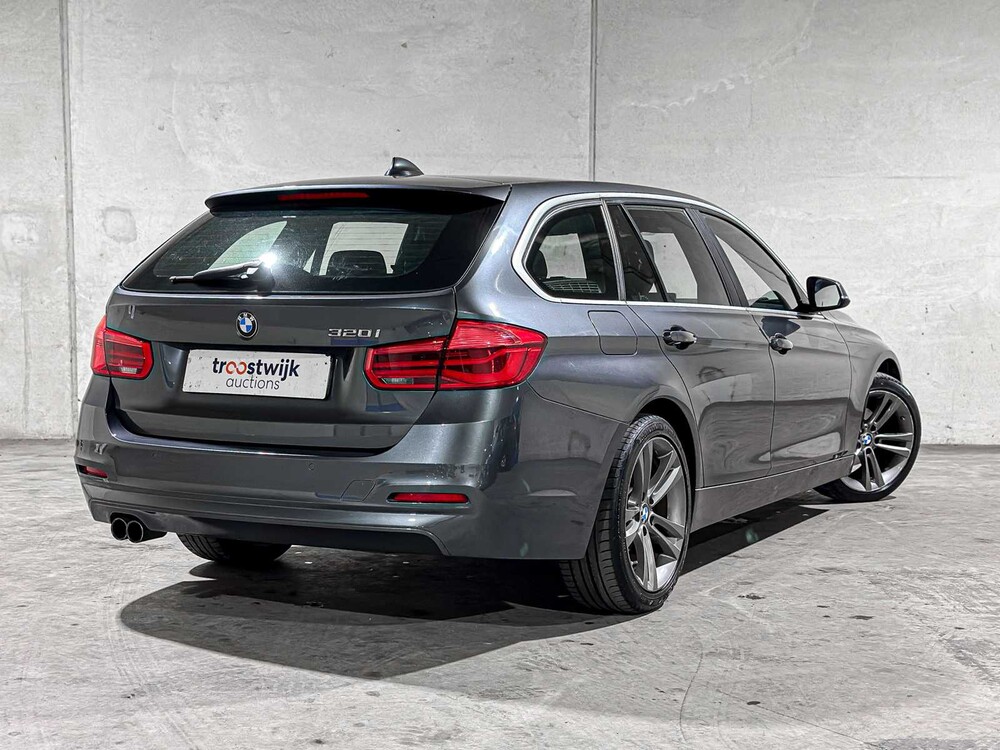 BMW 320i Automatic Centennial High Executive 184 PS 2016 3er Touring, JR-371-D