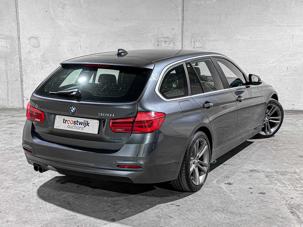 BMW 320i Automatic Centennial High Executive 184 PS 2016 3er Touring, JR-371-D