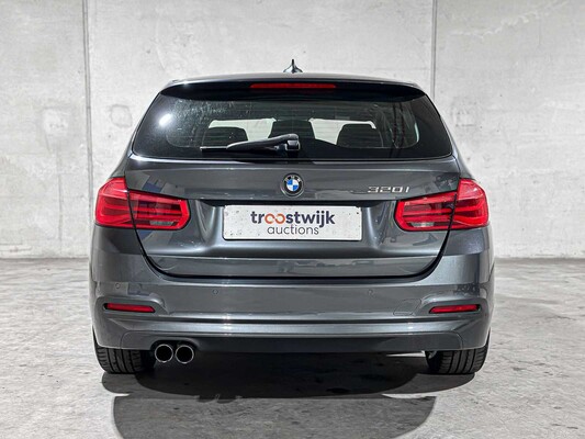 BMW 320i Automatic Centennial High Executive 184 PS 2016 3er Touring, JR-371-D