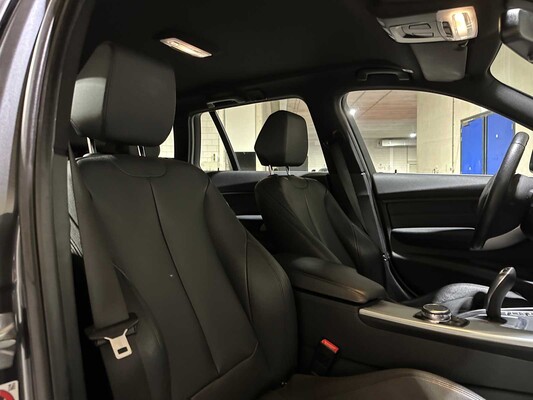 BMW 320i Automatic Centennial High Executive 184 PS 2016 3er Touring, JR-371-D