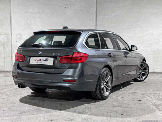 BMW 320i Automatic Centennial High Executive 184 PS 2016 3er Touring, JR-371-D