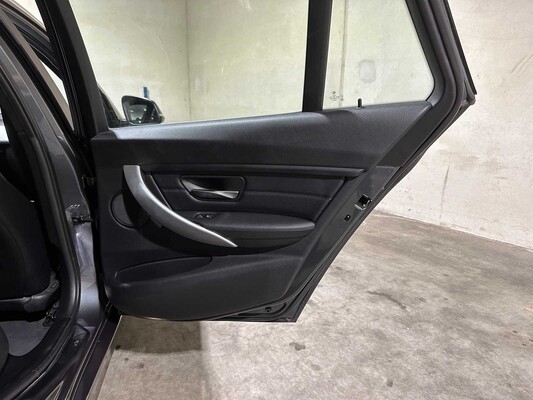 BMW 320i Automatic Centennial High Executive 184 PS 2016 3er Touring, JR-371-D