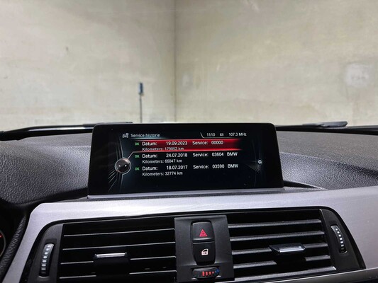 BMW 320i Automatic Centennial High Executive 184 PS 2016 3er Touring, JR-371-D