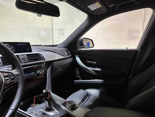 BMW 320i Automatic Centennial High Executive 184 PS 2016 3er Touring, JR-371-D