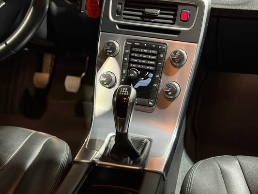 Volvo V60 Cross Country 2.0 D3 Polar+ 150 PS 2017, PT-351-G