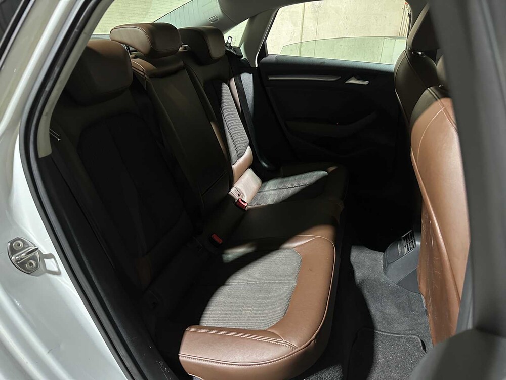 Audi A3 Limousine 1.4 TFSI CoD Ambiente Pro Line Plus 150pk 2015, 5-ZFD-12