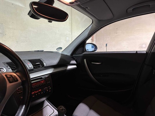 BMW 118i High Executive 129pk 2005 1-serie, 46-RK-RP