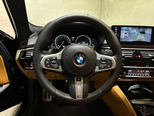 BMW M550i xDrive High Executive G30 462pk 2018 (Origineel-NL), RS-253-R