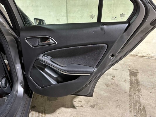 Mercedes-Benz A180d Lease Edition 109pk 2015 (Origineel-NL) A-klasse, HJ-962-T