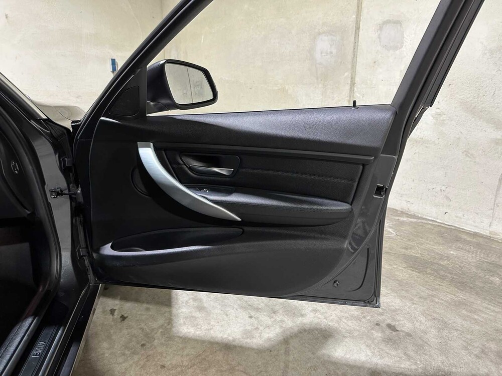 BMW 320i Automaat Centennial High Executive 184pk 2016 3-serie Touring, JR-371-D