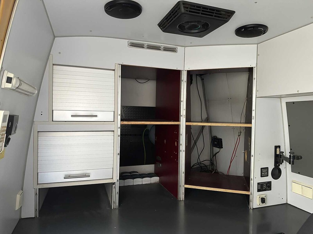 Volkswagen Crafter 50 2.5 TDI L3H2 DC 163PK 2008, 22-BFZ-4