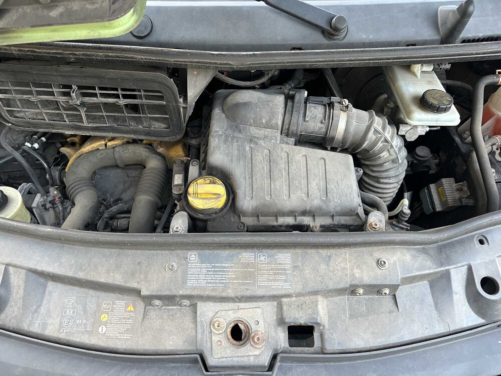 Renault Trafic 2.0 dCi T27 L1H1 Générique 114 PS 2010, 4-VGG-31