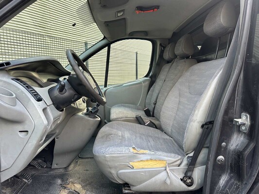 Renault Trafic 2.0 dCi T27 L1H1 Générique 114 PS 2010, 4-VGG-31