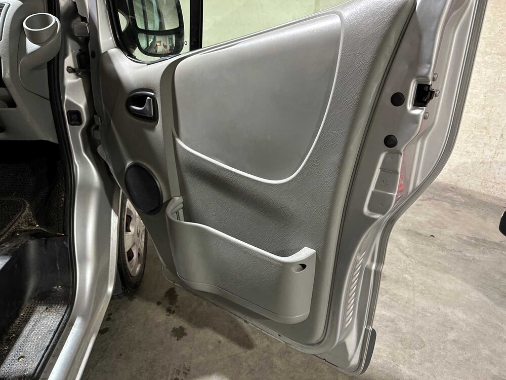 Renault Trafic Passenger 2,0 dCi T27 Authentique 9-Sitzer 90 PS 2011, 53-RTV-9