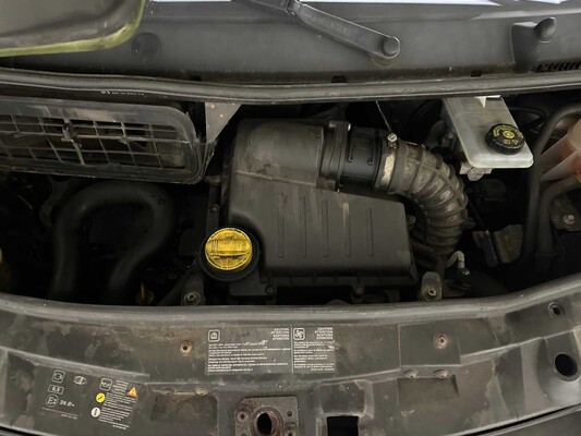 Renault Trafic Passenger 2,0 dCi T27 Authentique 9-Sitzer 90 PS 2011, 53-RTV-9