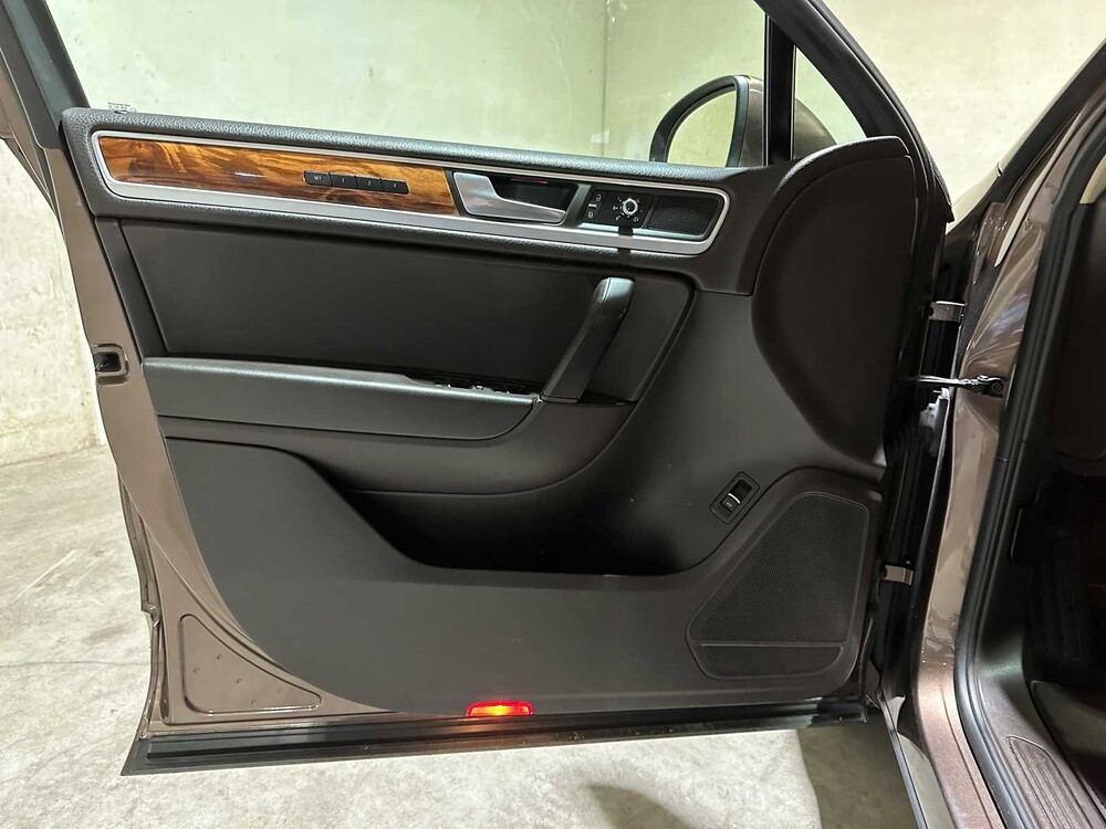 Volkswagen Touareg 3.0 TDI V6 Highline 240pk 2010, 1-SHL-90