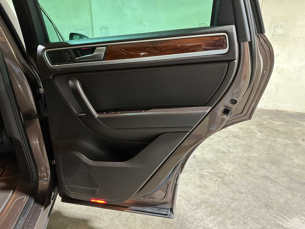 Volkswagen Touareg 3.0 TDI V6 Highline 240pk 2010, 1-SHL-90