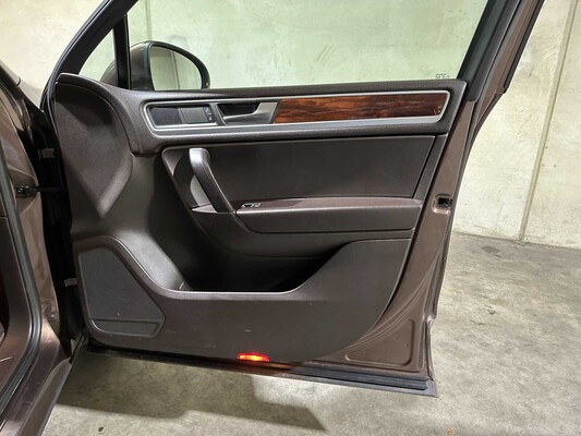 Volkswagen Touareg 3.0 TDI V6 Highline 240pk 2010, 1-SHL-90