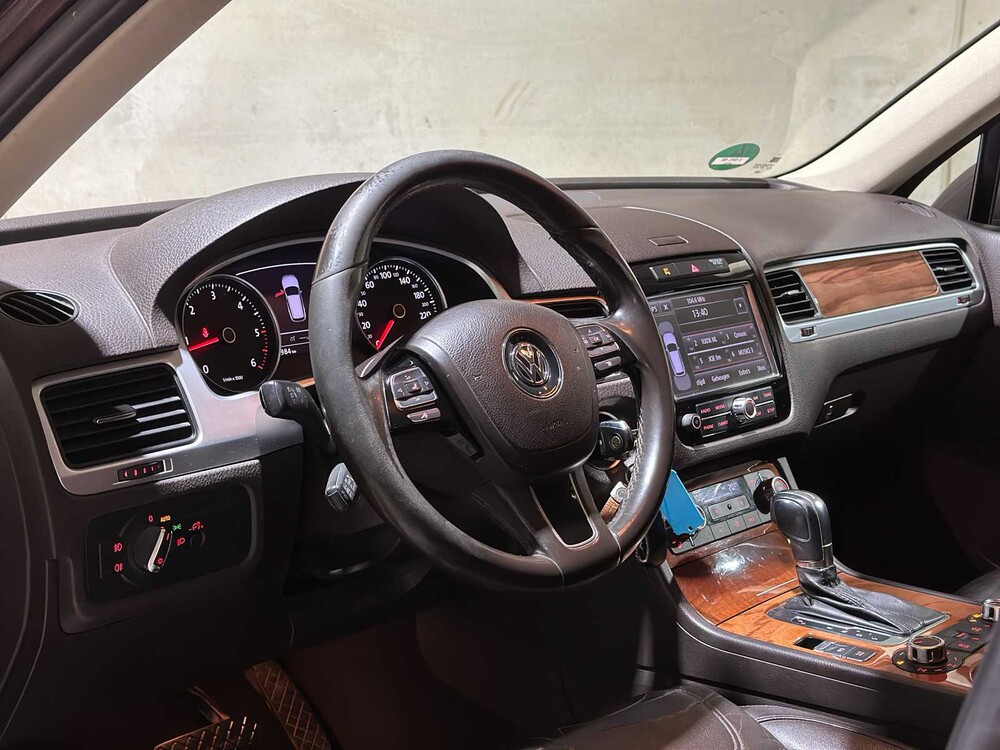 Volkswagen Touareg 3.0 TDI V6 Highline 240pk 2010, 1-SHL-90