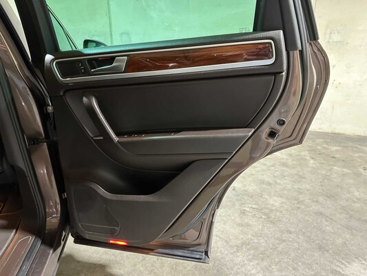 Volkswagen Touareg 3.0 TDI V6 Highline 240pk 2010, 1-SHL-90