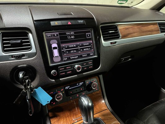 Volkswagen Touareg 3.0 TDI V6 Highline 240pk 2010, 1-SHL-90