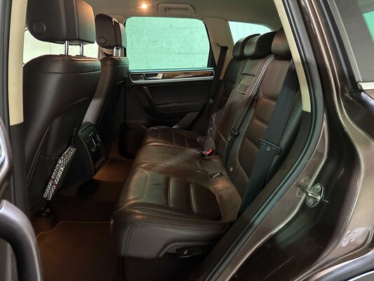 Volkswagen Touareg 3.0 TDI V6 Highline 240pk 2010, 1-SHL-90