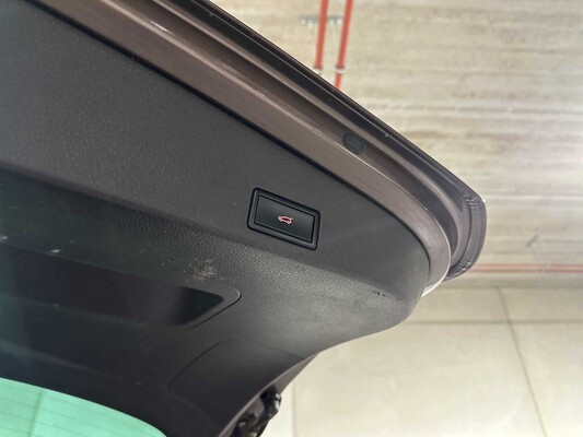 Volkswagen Touareg 3.0 TDI V6 Highline 240pk 2010, 1-SHL-90