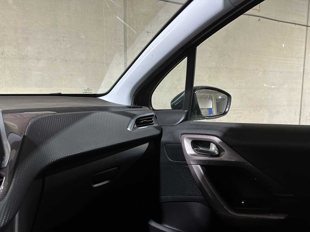 Peugeot 2008 1.2 PureTech Active 82pk 2015 (Origineel-NL), 2-ZST-06