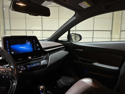 Toyota C-HR 1.8 Hybrid Executive 98 PS 2017, PG-762-K