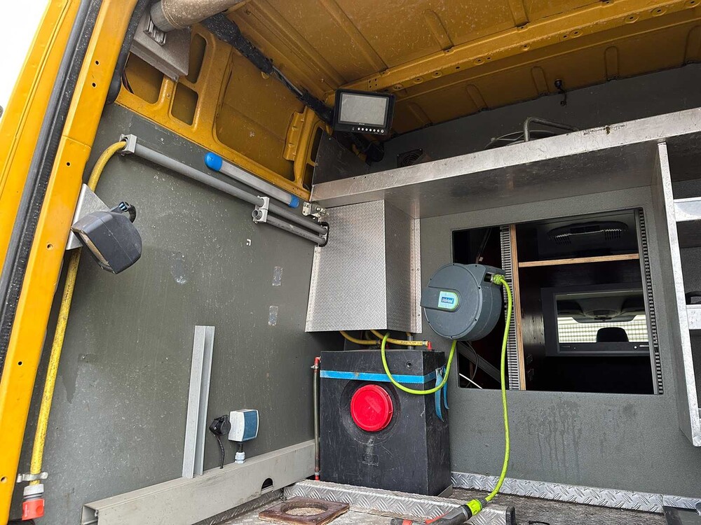 Volkswagen Crafter 50 2.5 TDI L3H2 DC 163PK 2008, 22-BFZ-4