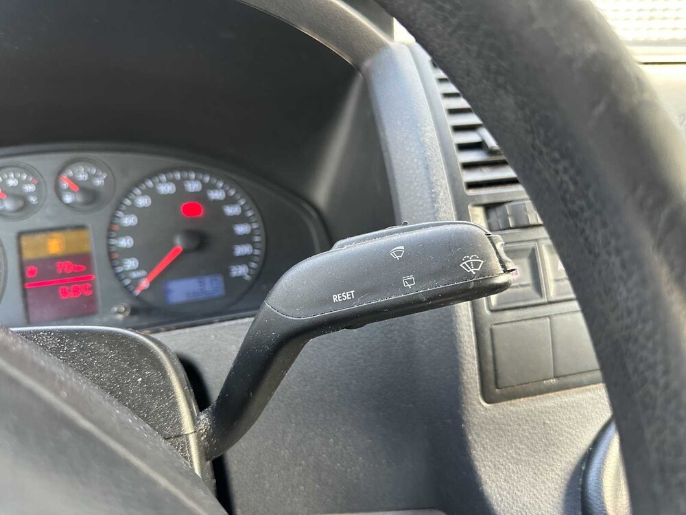 Volkswagen Transporter 2.5 TDI 300 Bud.DC 131pk 2005, 93-BT-SN Youngtimer