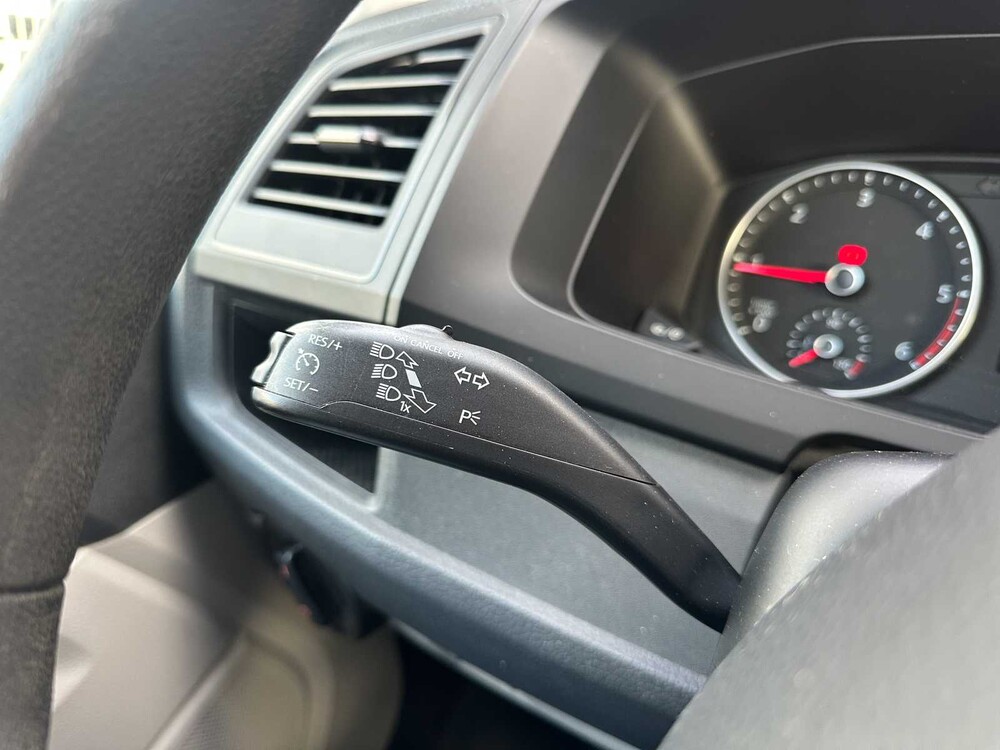 Volkswagen Transporter 2.0 TDI Trendline 3-Sitzer 150 PS 2018 (Original-NL), V-476-KS