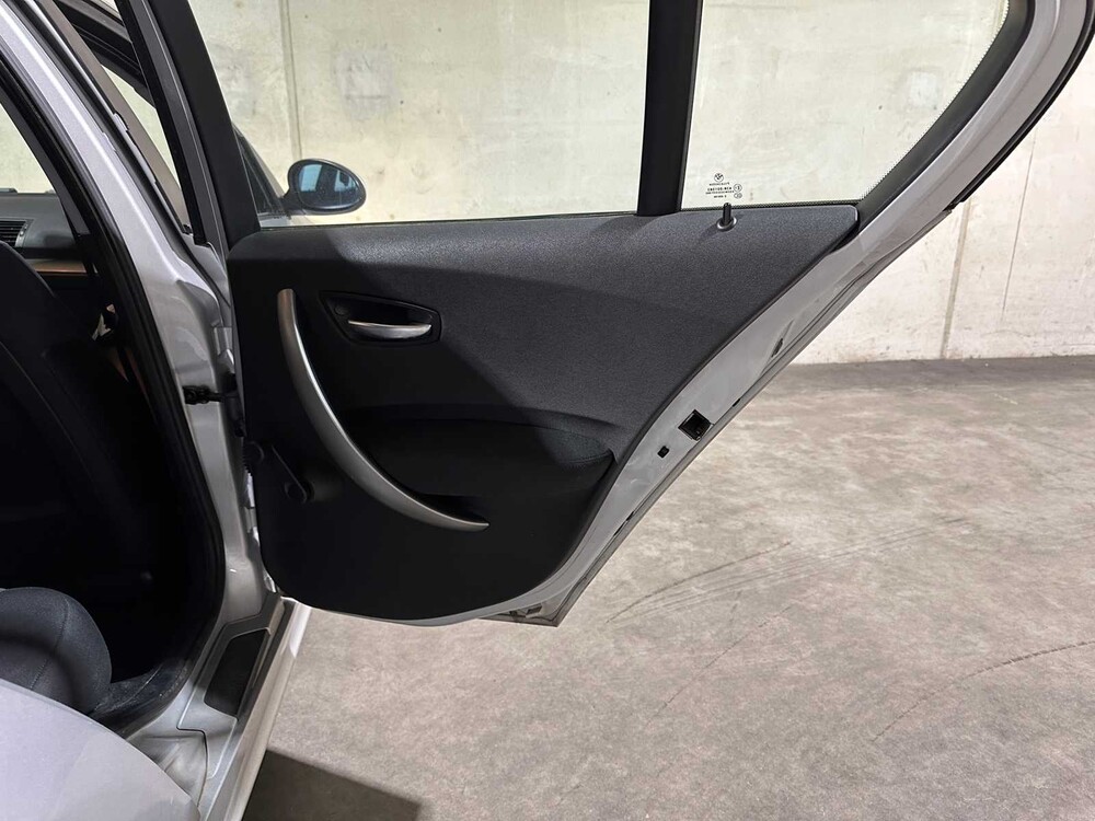 BMW 118i High Executive 129pk 2005 1-serie, 46-RK-RP