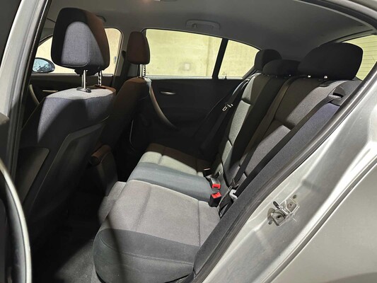 BMW 118i High Executive 129pk 2005 1-serie, 46-RK-RP